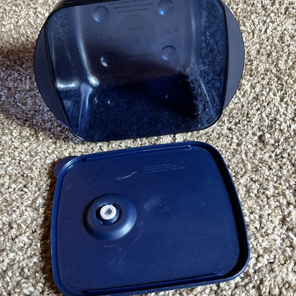 Tupperware Vent and Serve  6 1/4 cup container - Picture 8 of 9